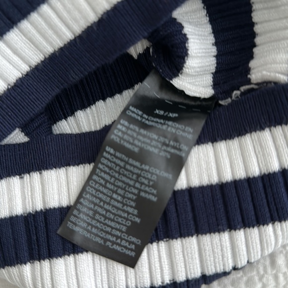 White House, Black market, women’s stripe top, great Condition, has bra snaps. - Picture 5 of 5